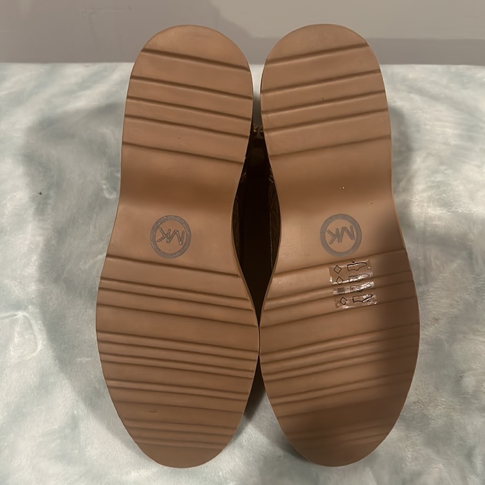 MK used brown and tan boot and purse set size 9 - Picture 5 of 10